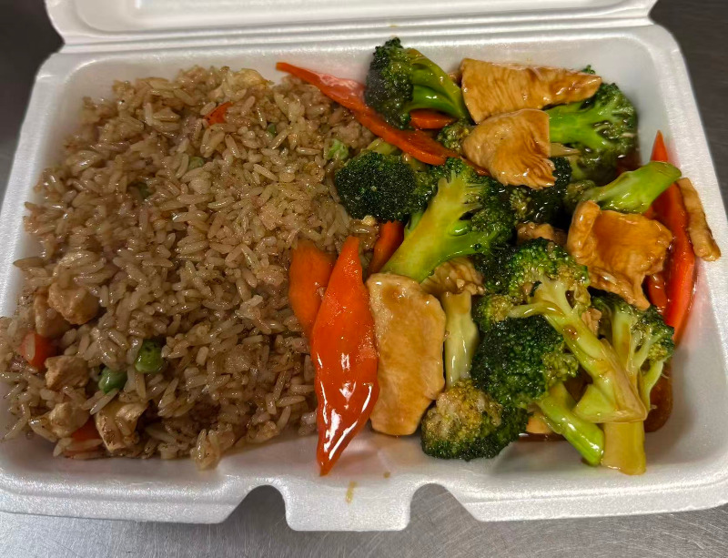 L08. 芥兰鸡 Chicken w. Broccoli