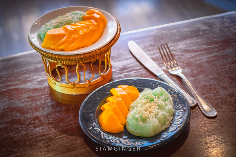 Mango with Sweet Sticky Rice Image