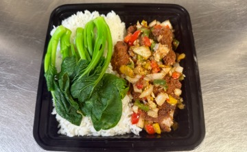 R37. 椒盐猪肉扒饭 Pork with Pepper and Salt (Mild Spicy)