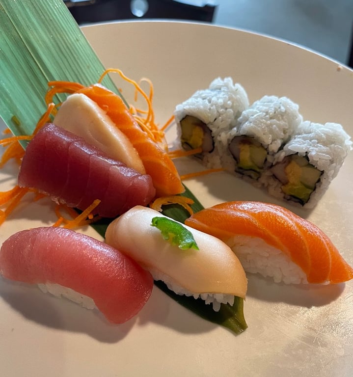 Sushi Sampler (9 pcs)