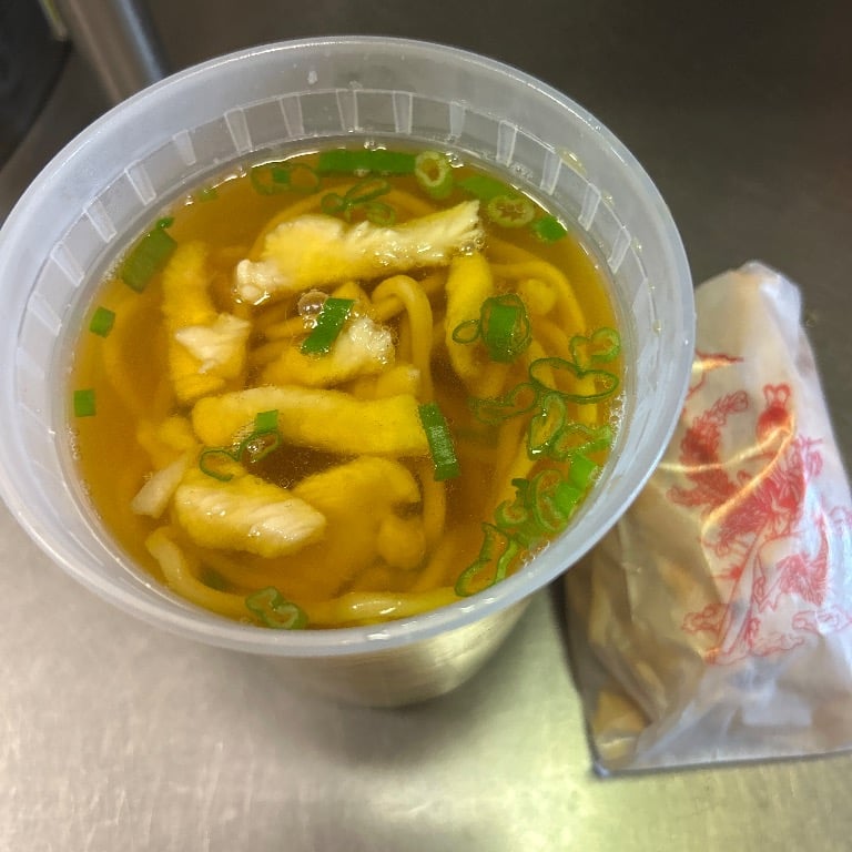 鸡面汤<br>23. Chicken Noodle Soup