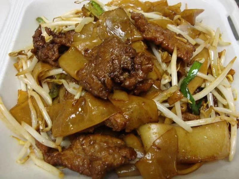 47. Beef Chow Mai Fun