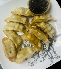 6. 锅贴 <br>Pan Fried Pork Dumplings (10)