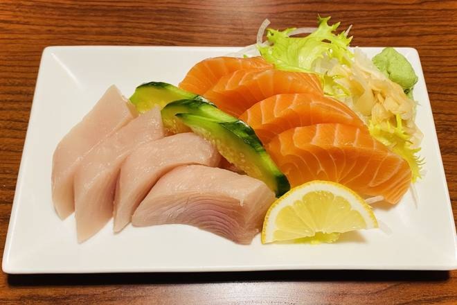 Tuna & Salmon Sashimi (8 pcs)