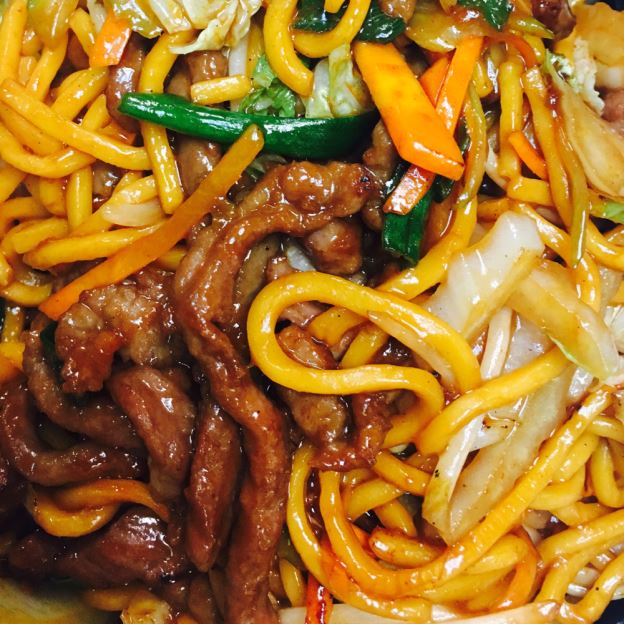 牛捞面 C15. Beef Lo Mein