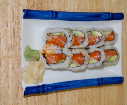Fresh Salmon Roll (8 pcs, raw fish)
