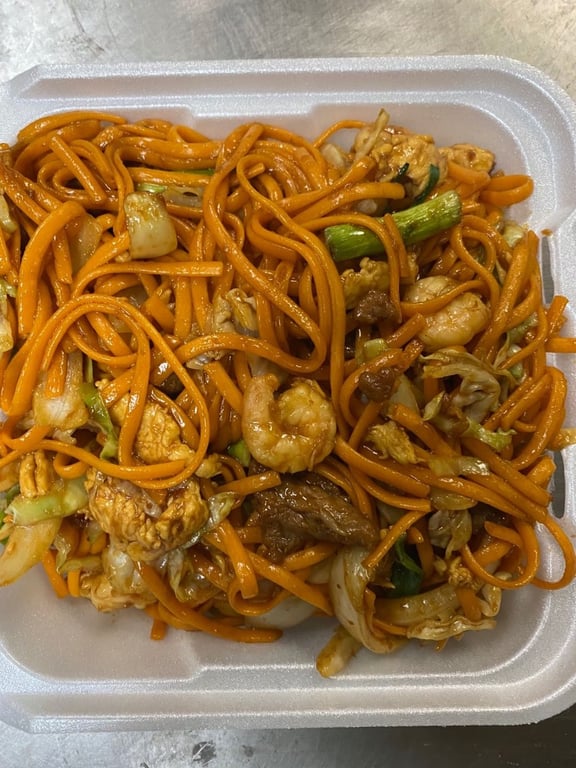 19. House Special Lo Mein