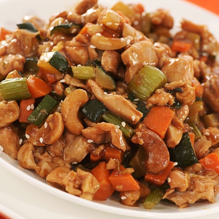 L23. Chicken with Cashew Nuts