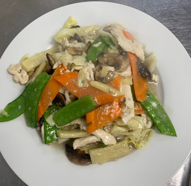 C12. Moo Goo Gai Pan