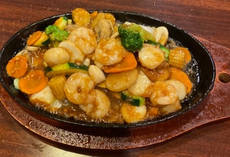 S9. Scallop and Shrimp in Sizzling Platter