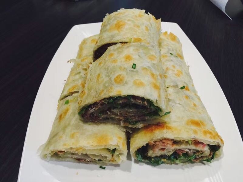 15. 特色牛肉卷饼 Beef Onion Pancake