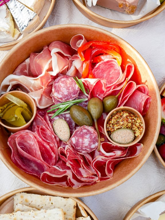 Bol de charcuteries à partager