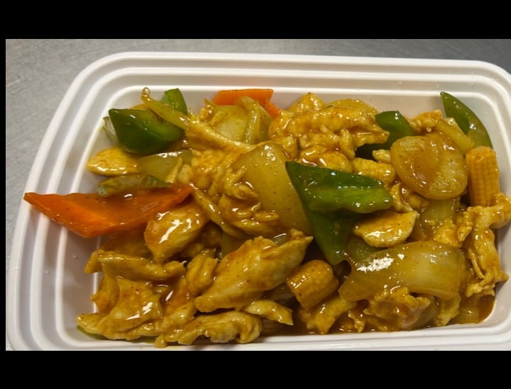C12. Curry Chicken w. Vegetable 咖喱菜鸡