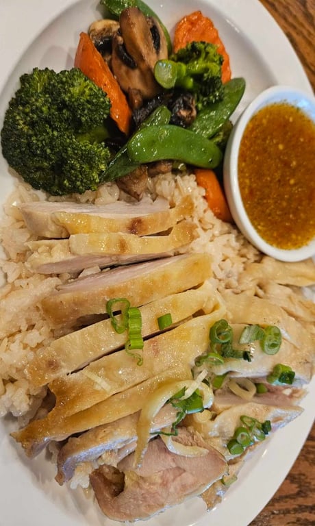Khao Mun Gai (Ginger Rice w/ Chicken)