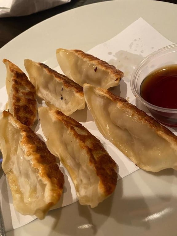 Fried Pork Pot-Stickers (8pcs)