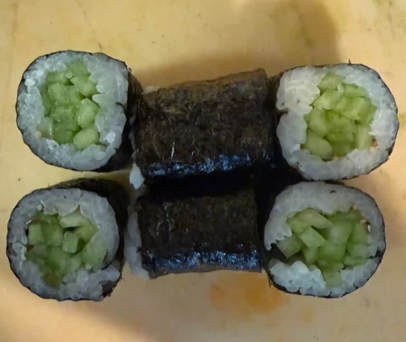 B2. Avocado Roll (6 pcs)