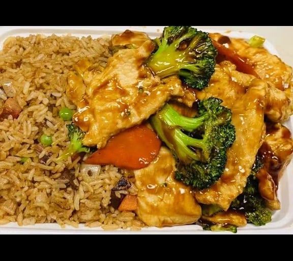 芥蓝鸡 C 8. Chicken w. Broccoli