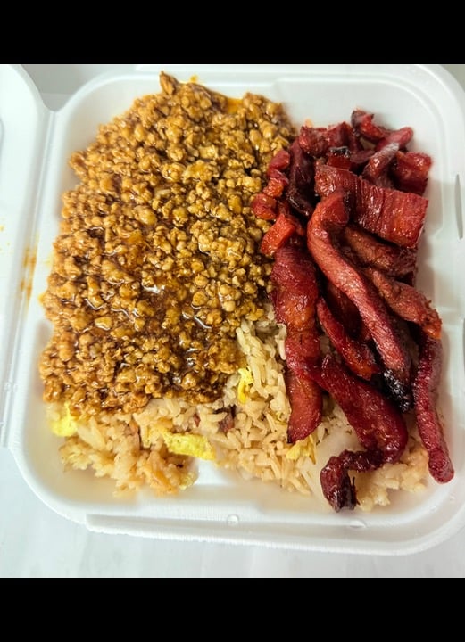 龙虾酱无骨排叉烧炒饭 B6. Lobster Sauce, Boneless Spare Ribs, Pork Fried Rice