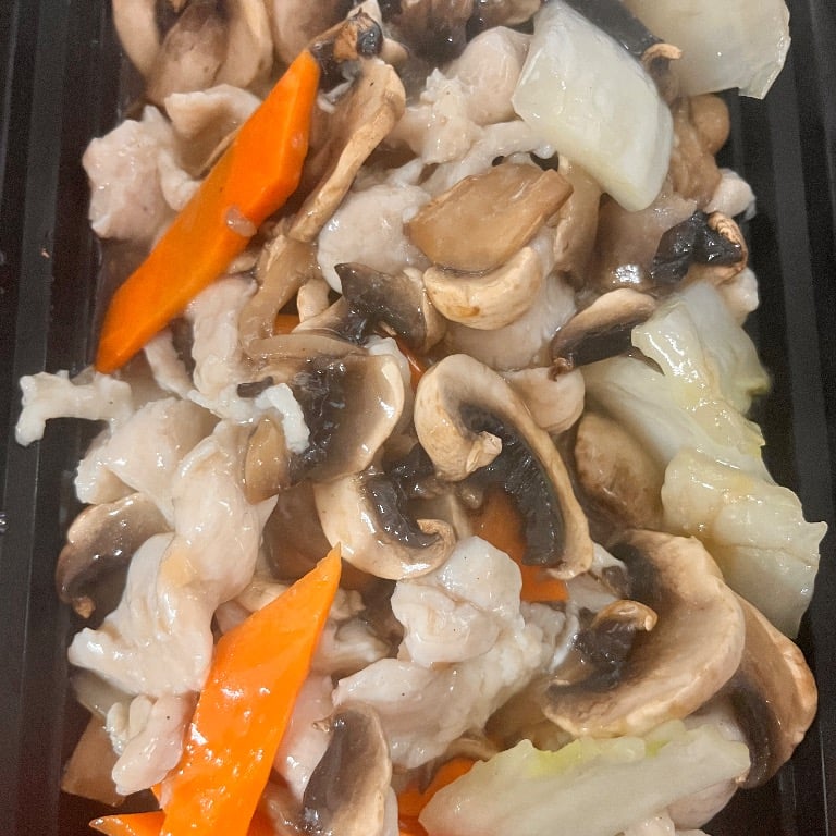 C-6. 蘑菇鸡片 Moo Goo Gai Pan