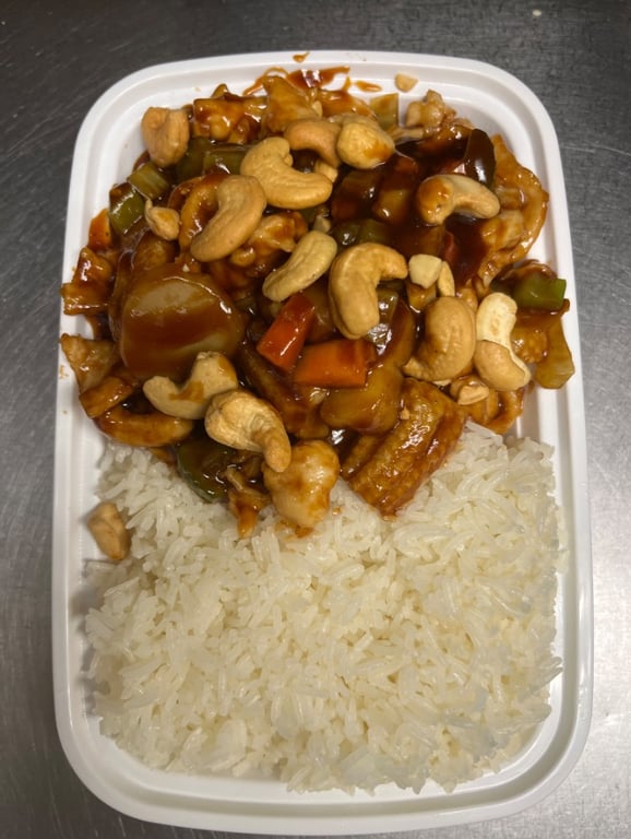 C 5. Diced Chicken w. Cashew Nuts 腰果鸡丁