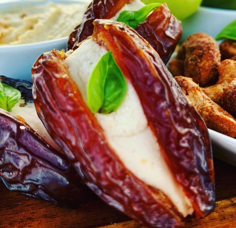 Dattes Farcie Fromage & Basilic