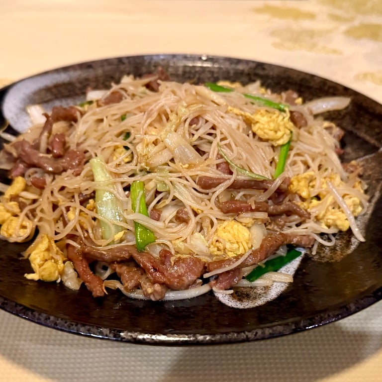 104. Rice Noodles w. Beef