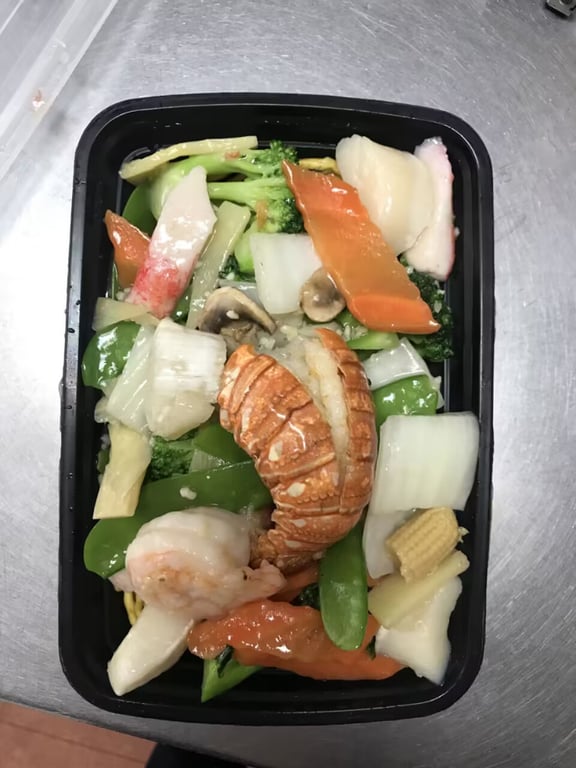 H10. Seafood Pan Fried Noodles