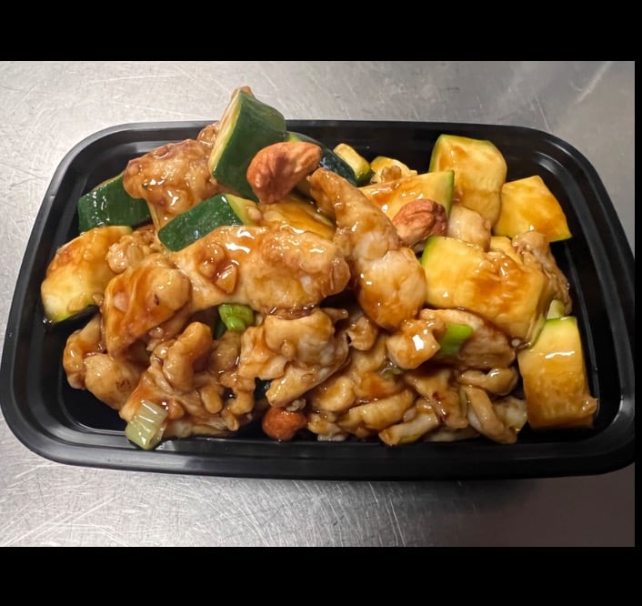 C6. 腰果雞 Cashew Chicken