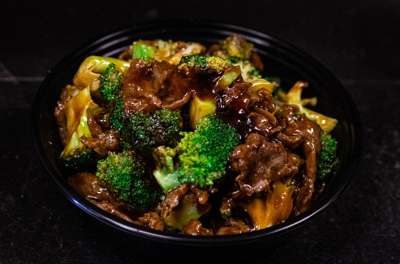 100. 芥蓝牛 Beef w. Broccoli