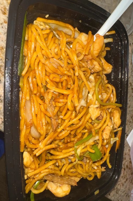 O7. Combination Lo Mein