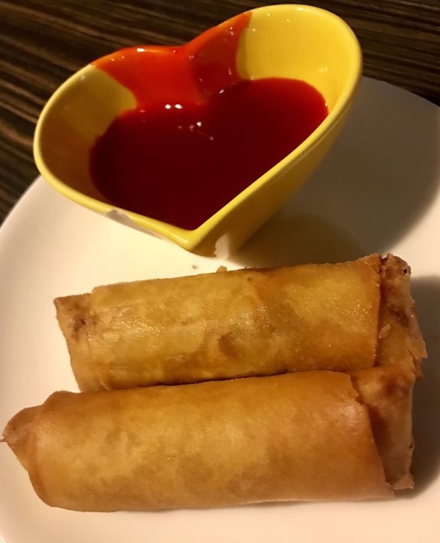 A2. Vegetable Egg Roll (1) 素春卷