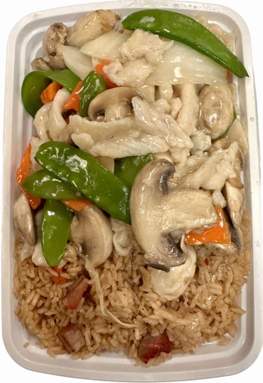 C7. 蘑菇鸡片 Moo Goo Gai Pan