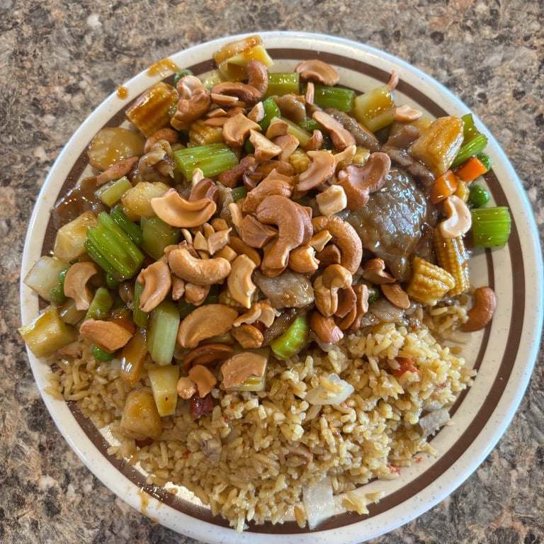L 2. 腰果牛 Beef with Cashew Nuts