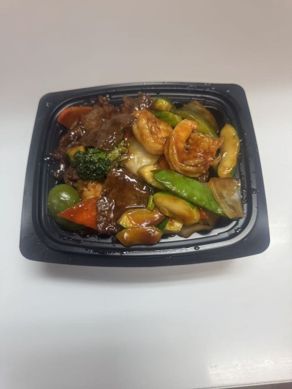S4. Hunan Shrimp and Beef