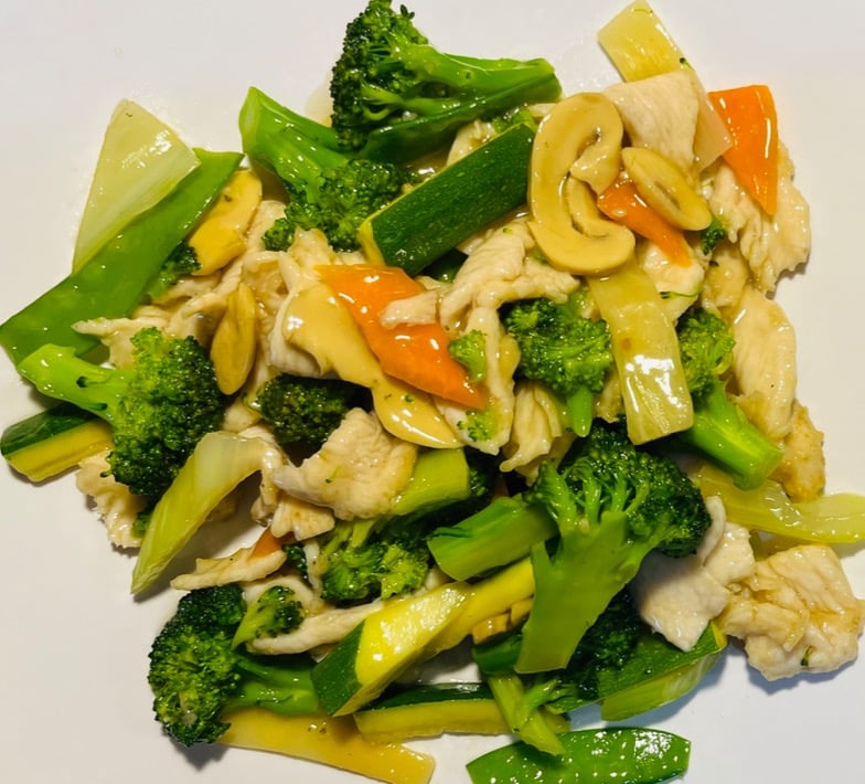 C8. Moo Goo Gai Pan 蘑菇鸡片
