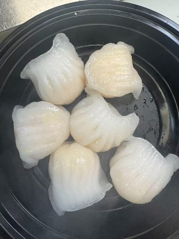 10. 蒸虾饺<br>Steamed Shrimp Dumpling (6)