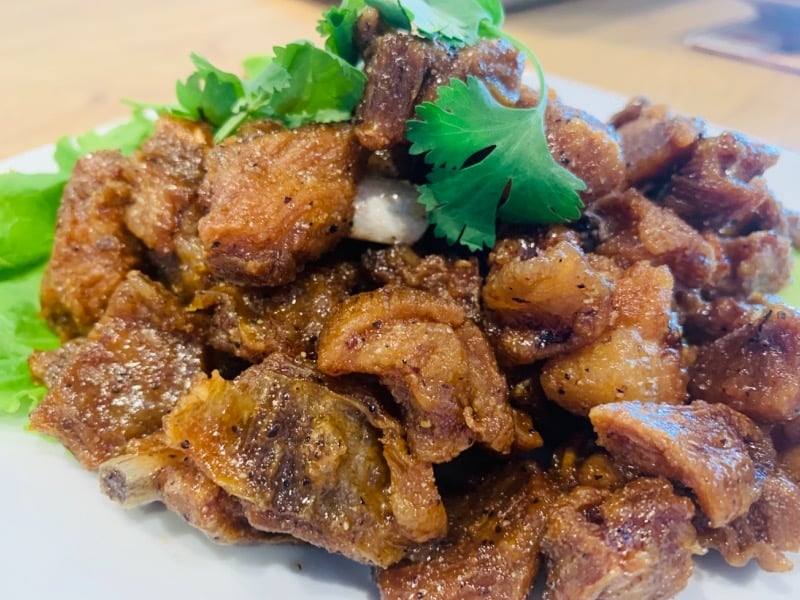 Garlic Crispy Ribs (กระเทียมโครง)