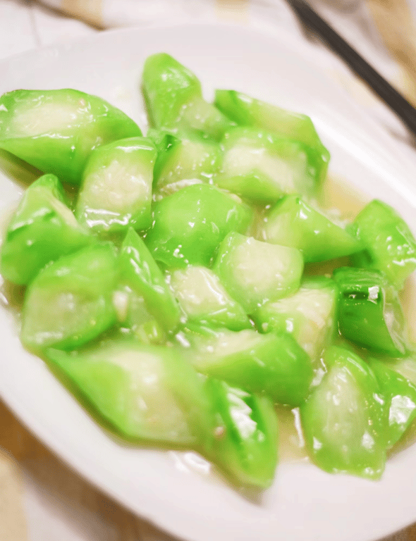 4. Sauted Luffa 清炒丝瓜