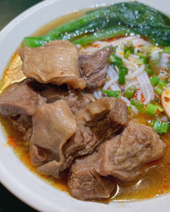 #4. 牛腩粉 Beef Brisket Noodle Soup