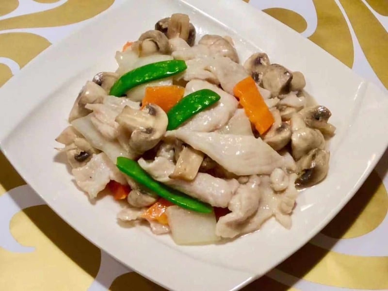 蘑菇鸡片<br>Moo Goo Gai Pan