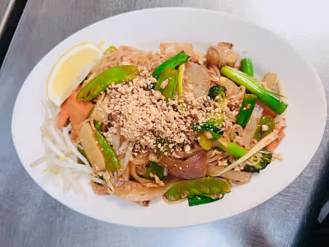 Vegetable Pad Thai 菜泰面