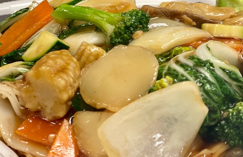 Vegetable Chow Fun (Gravy)