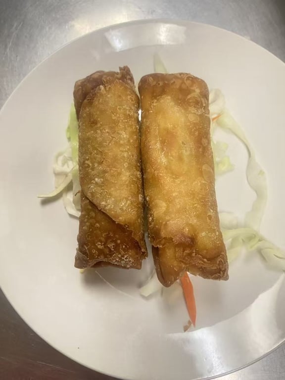 H2. Egg Rolls with Chicken (2 pcs)