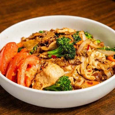 Pad Kee Mao 罗勒炒河粉