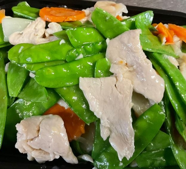 C8. Chicken with Pea Pods 豆芽鸡