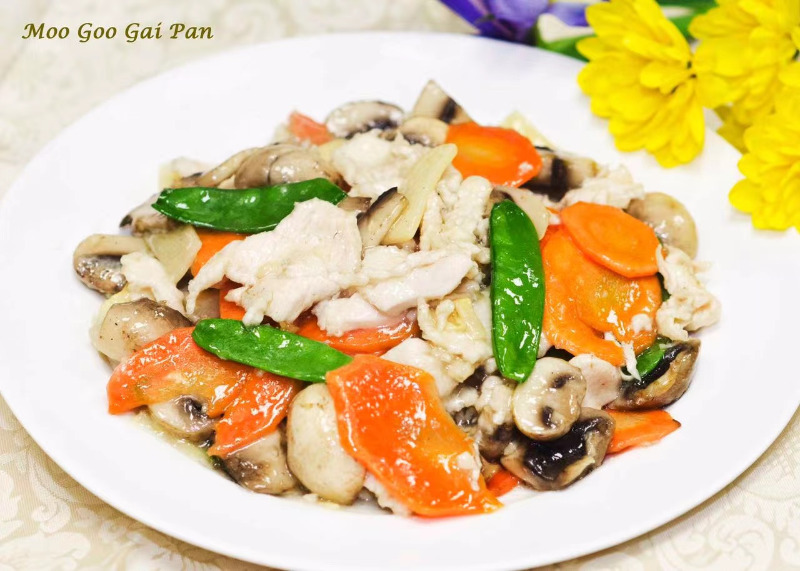 C4. Moo Goo Gai Pan 蘑菇鸡片