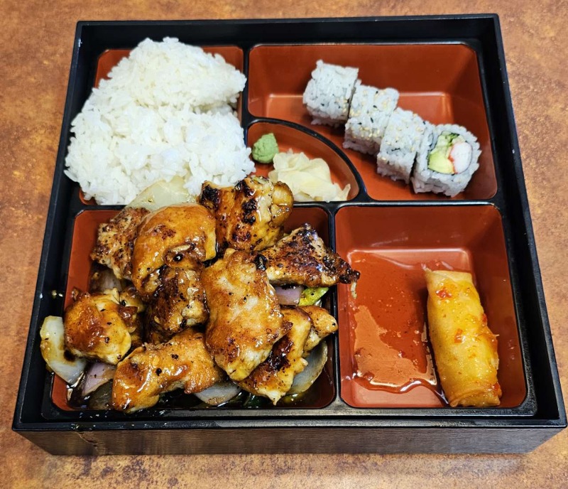 L4. Hibachi Chicken Bento Box