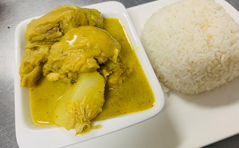 L7. Yellow Curry Chicken[with bone] (L7.กะหรี่ไก่)