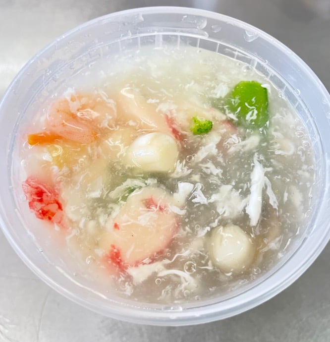 #23. 海鲜汤 <br>Seafood Soup (For 2)
