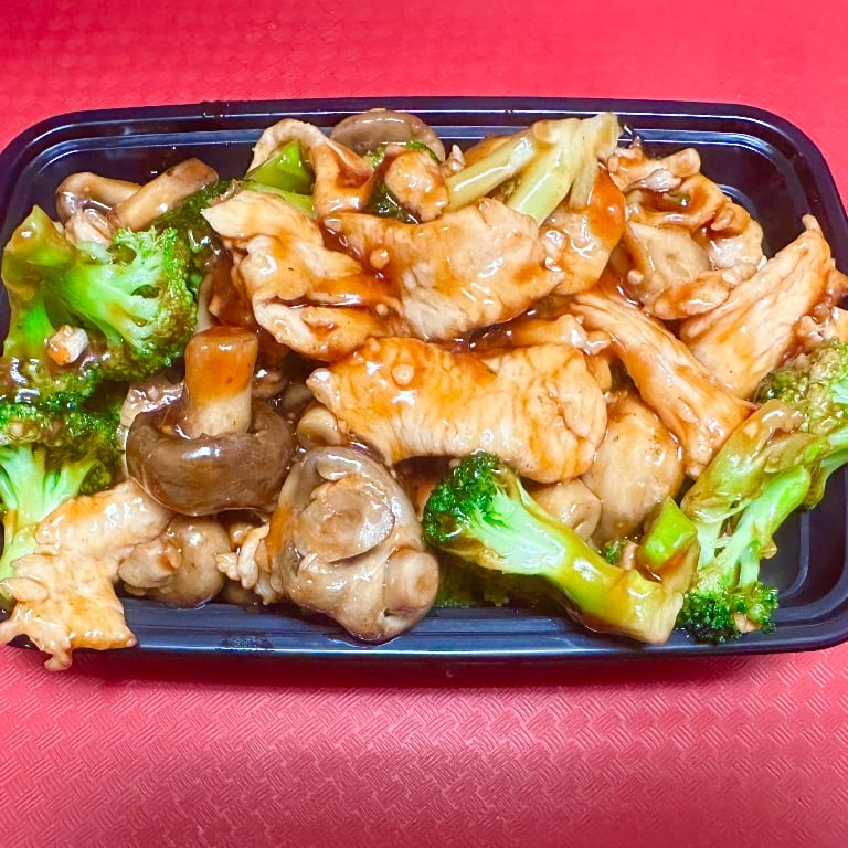S16. Sliced Chicken w. Fresh Mushroom & Fresh Broccoli 芥兰蘑菇鸡片
